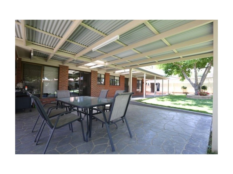 16 Brigalow Court, Thurgoona NSW 2640