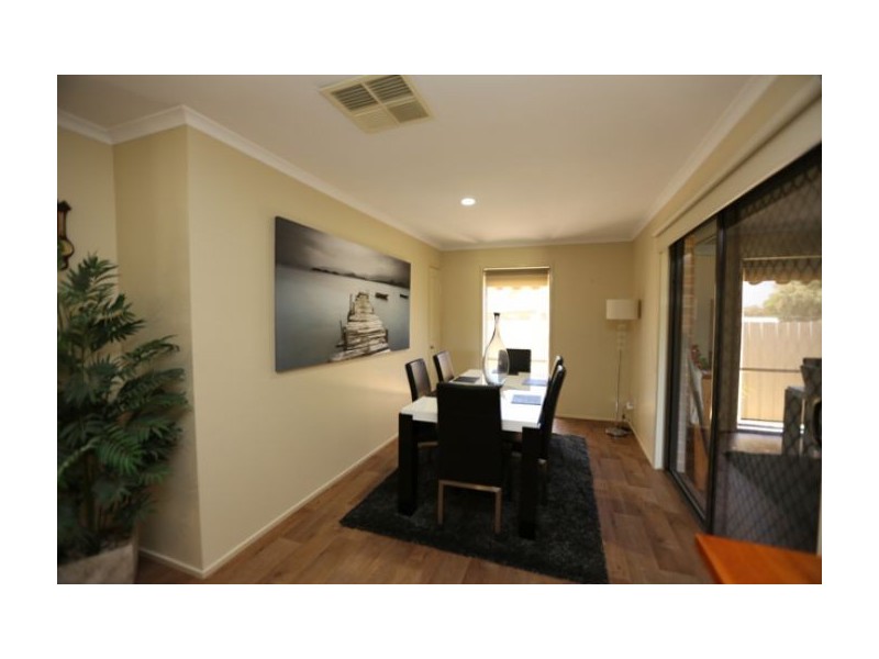 16 Brigalow Court, Thurgoona NSW 2640