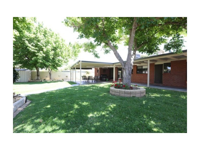 16 Brigalow Court, Thurgoona NSW 2640