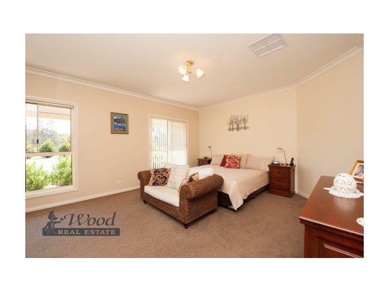 240 Kerrs Road, Albury NSW 2640