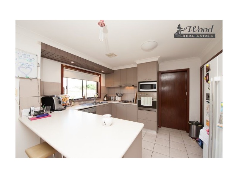 492 Laramee Drive, Lavington NSW 2641