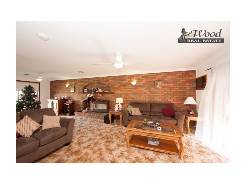 492 Laramee Drive, Lavington NSW 2641