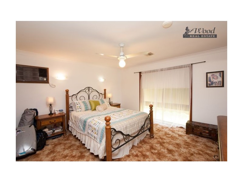 492 Laramee Drive, Lavington NSW 2641