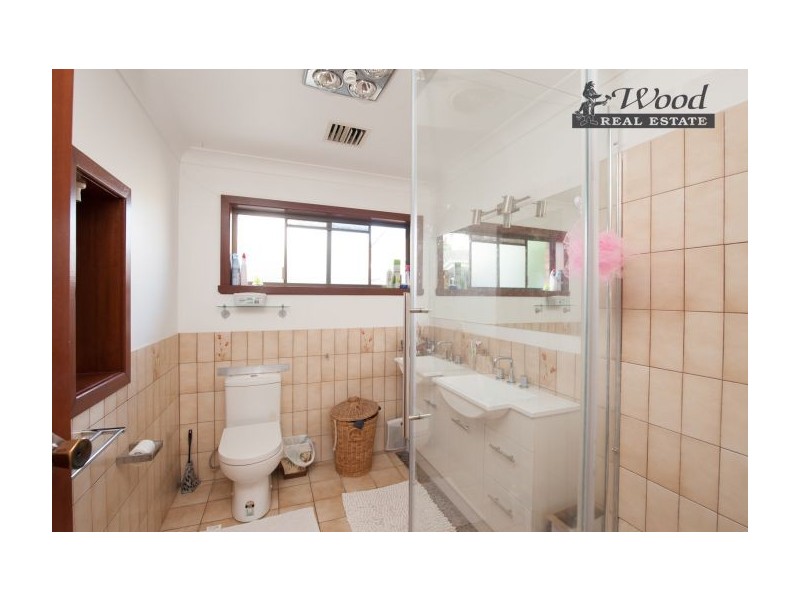 492 Laramee Drive, Lavington NSW 2641