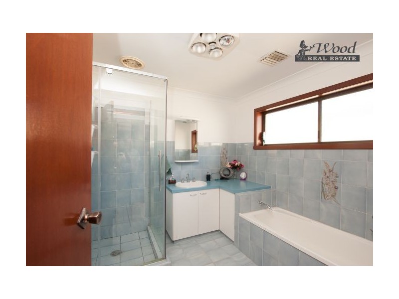 492 Laramee Drive, Lavington NSW 2641