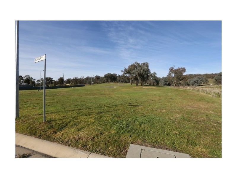 3 Harry Cres, Lavington NSW 2641