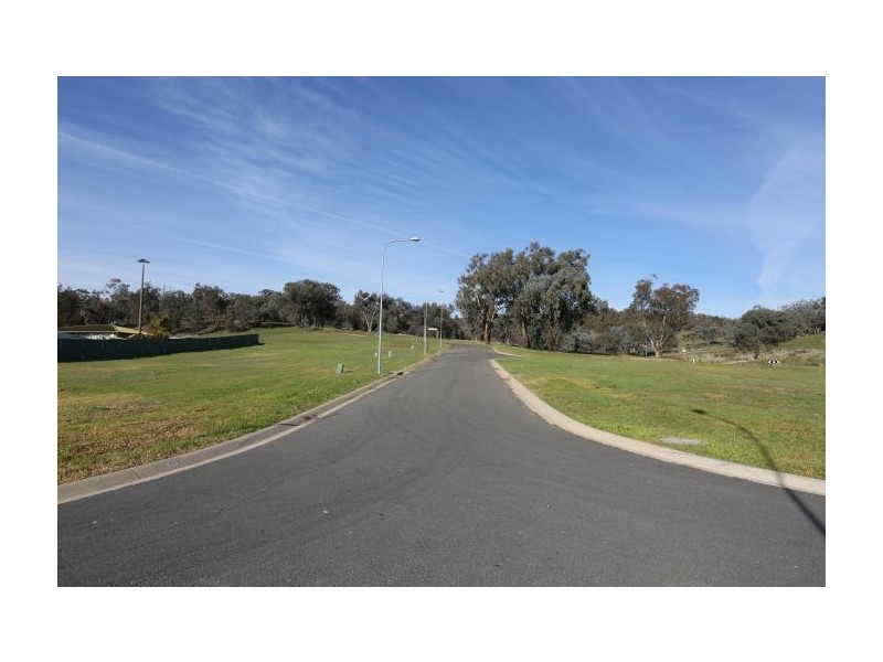 3 Harry Cres, Lavington NSW 2641