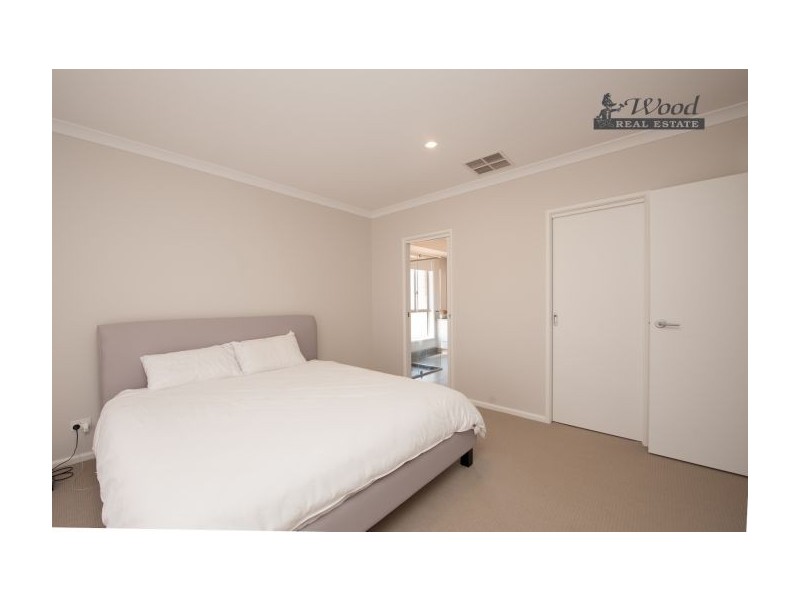 32 Shepherd Court, Thurgoona NSW 2640
