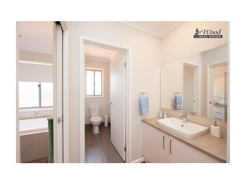 32 Shepherd Court, Thurgoona NSW 2640