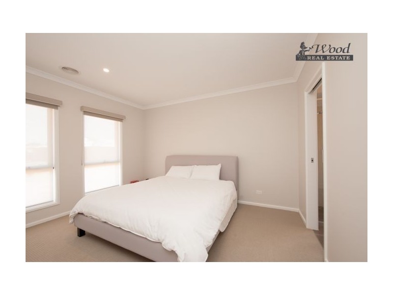 32 Shepherd Court, Thurgoona NSW 2640