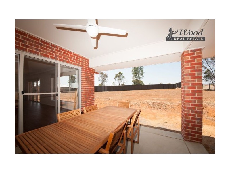 32 Shepherd Court, Thurgoona NSW 2640