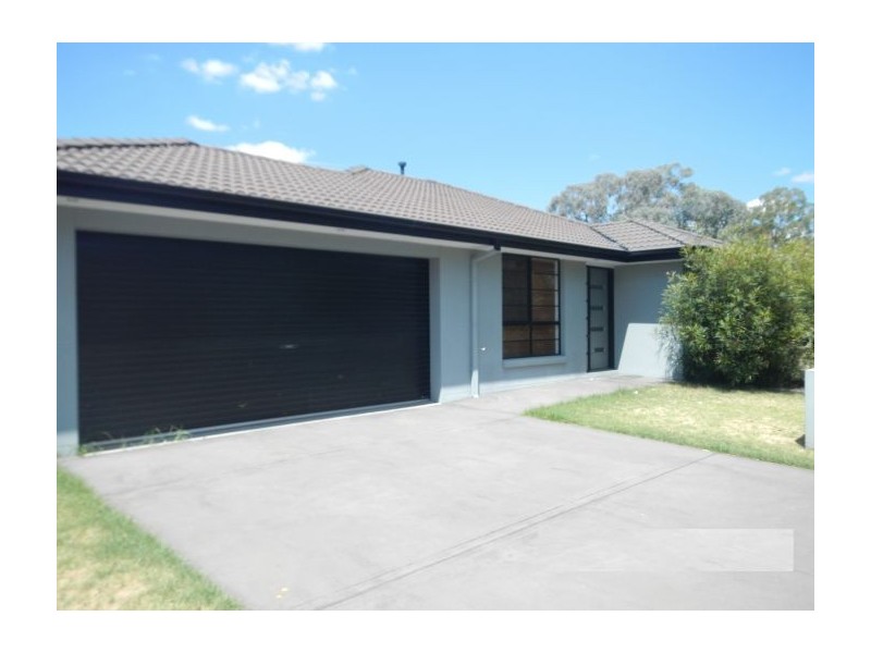 2 Guthega Court, Thurgoona NSW 2640