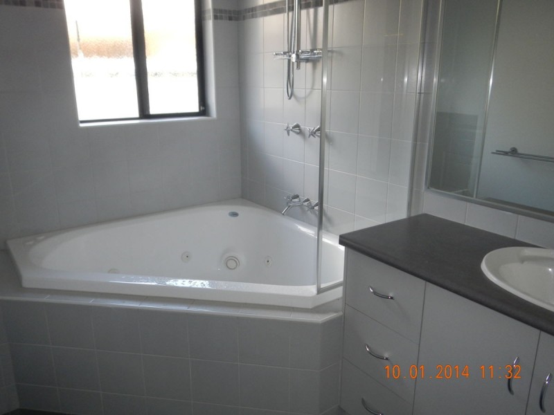 2 Guthega Court, Thurgoona NSW 2640