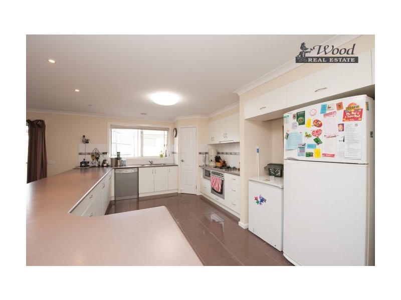122 Emma Way, Albury NSW 2640