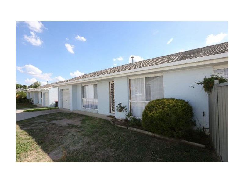 1/573 Webb Street, Lavington NSW 2641