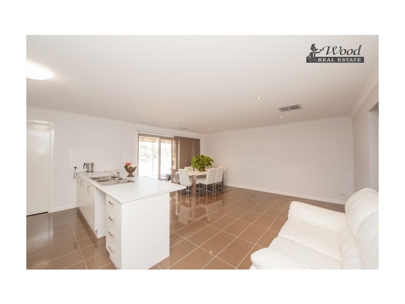 14 Henschke Avenue, Thurgoona NSW 2640