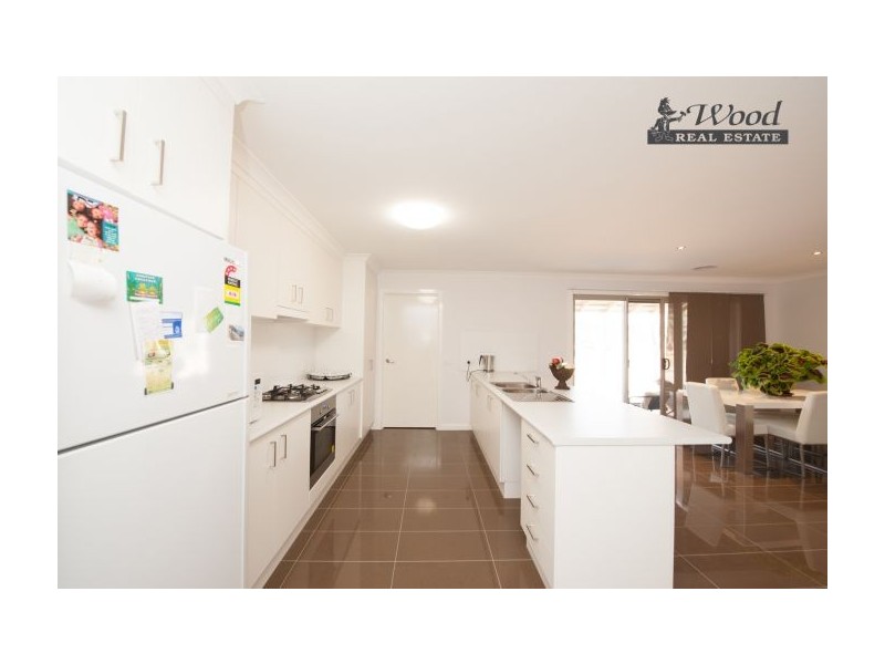 14 Henschke Avenue, Thurgoona NSW 2640