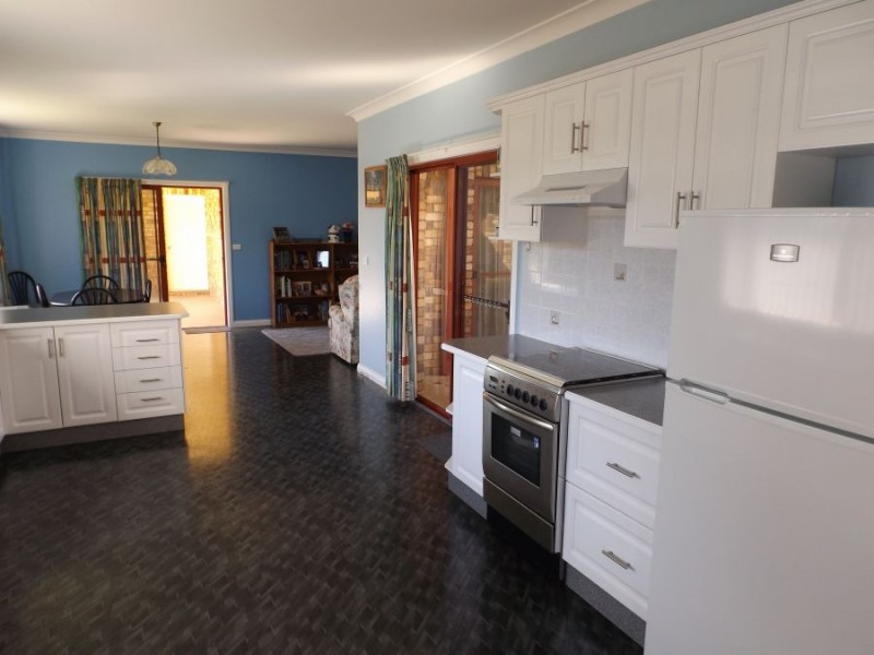 64 Preston Drive, Macksville NSW 2447