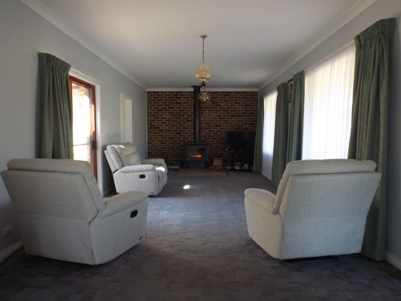 64 Preston Drive, Macksville NSW 2447