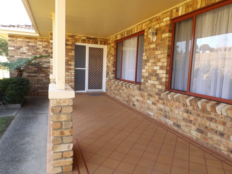 64 Preston Drive, Macksville NSW 2447