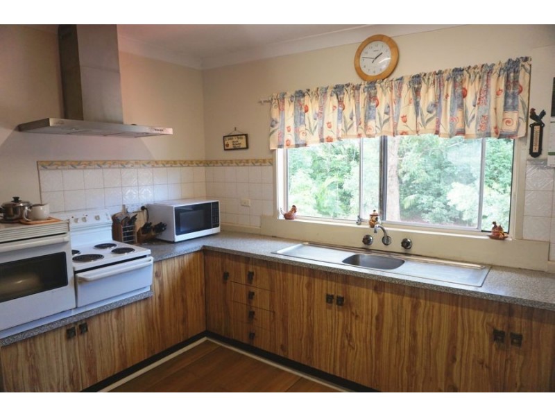 2 Taylors Arm Road, Macksville NSW 2447