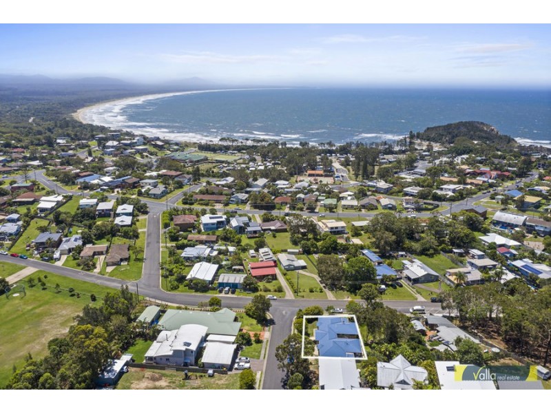 27 Vernon Street, Scotts Head NSW 2447