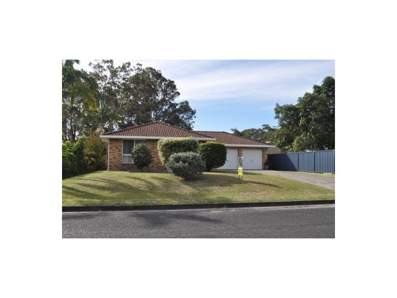 2 Seventeenth Avenue, Stuarts Point NSW 2441