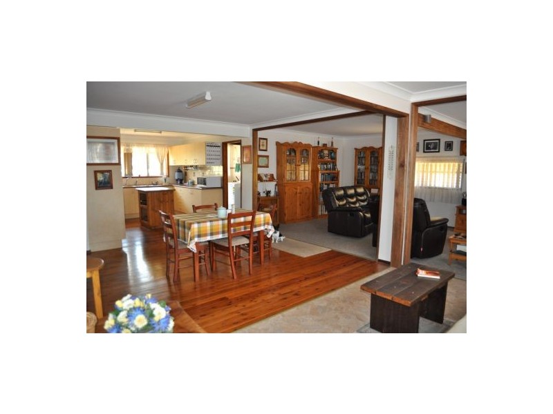 18 Ninth Avenue, Stuarts Point NSW 2441