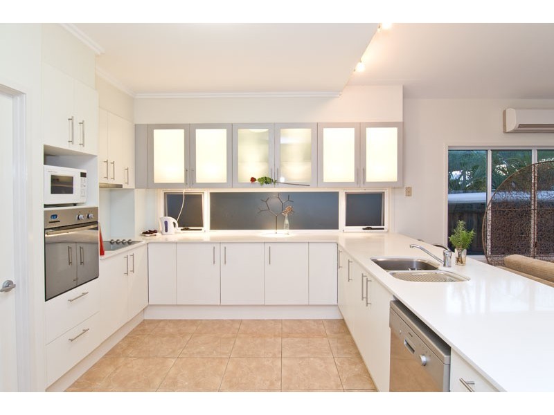 17 Easter Street, Kawana Island QLD 4575