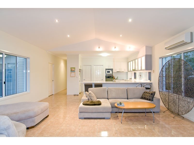 17 Easter Street, Kawana Island QLD 4575