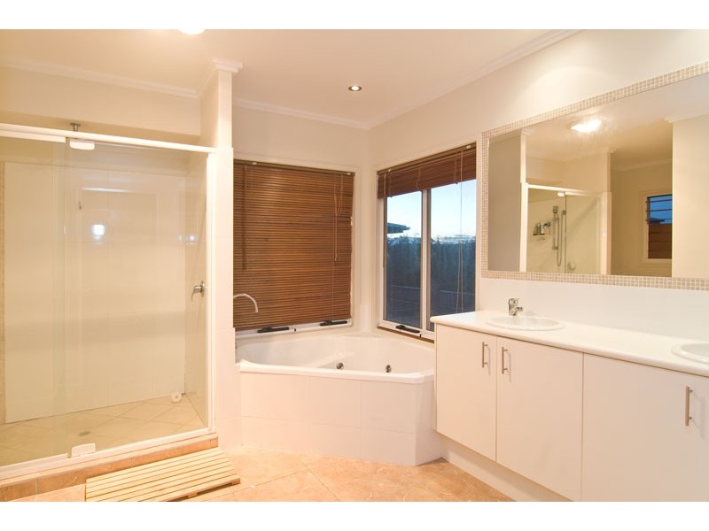 17 Easter Street, Kawana Island QLD 4575