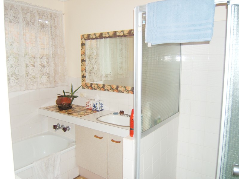 10 Lapoinya Cr, Warana QLD 4575