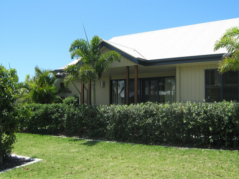 2 Flores St, Kawana Island QLD 4575