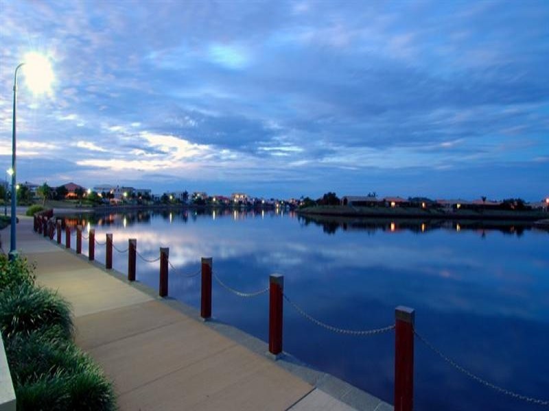 2 Flores St, Kawana Island QLD 4575