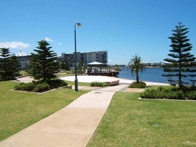 2 Flores St, Kawana Island QLD 4575