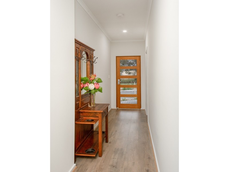 18 Kangaroo Terrace, Mount Barker SA 5251