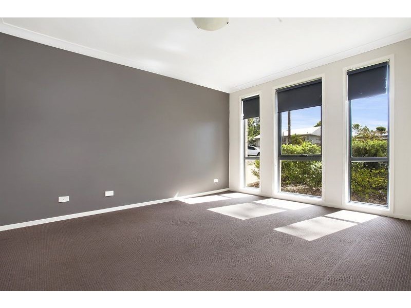 8 Albert Warner Drive, Warnervale NSW 2259