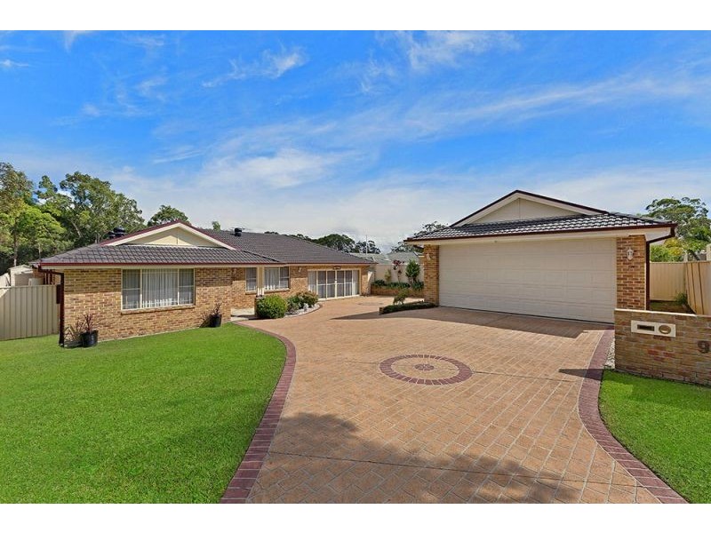 9 Travis Place, Buff Point NSW 2262