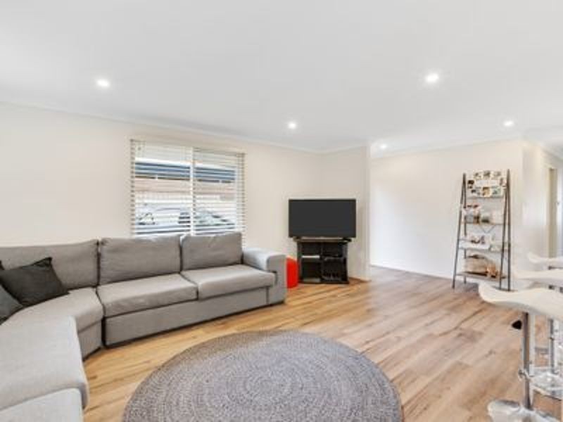 84 Vales Road, Mannering Park NSW 2259