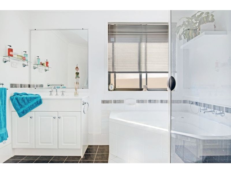 40 Mulwala Drive, Wyee Point NSW 2259