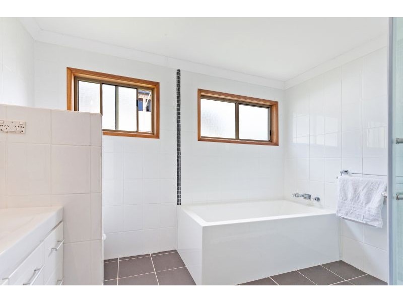 9 Lake Street, Wyee Point NSW 2259