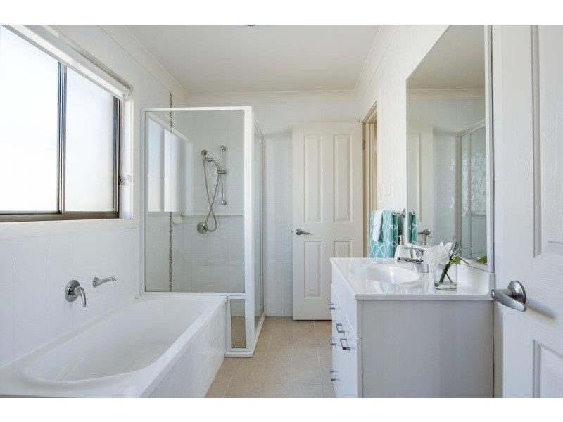 14 Roanoke Drive, Lake Munmorah NSW 2259