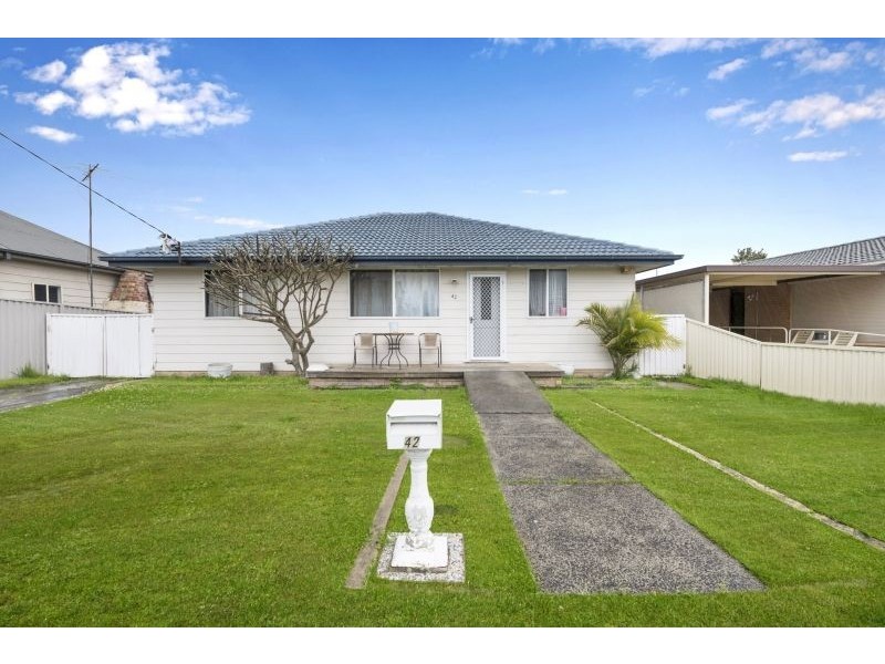 42 Woolana Avenue, Budgewoi NSW 2262