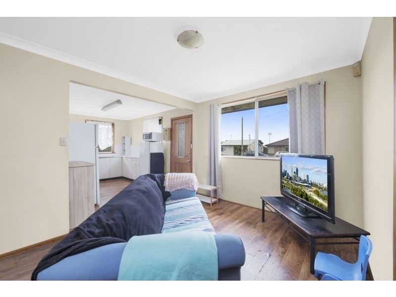 42 Woolana Avenue, Budgewoi NSW 2262