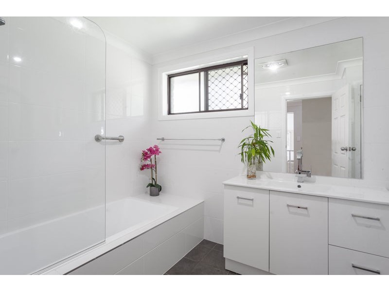 35 High St, Wyee Point NSW 2259