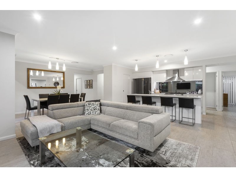 14 Lakeshore Avenue, Kingfisher Shores NSW 2259