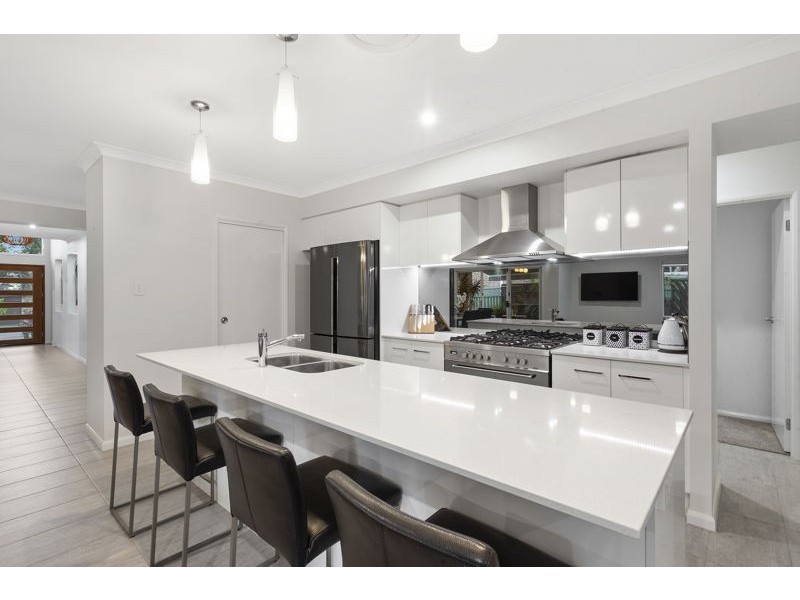 14 Lakeshore Avenue, Kingfisher Shores NSW 2259