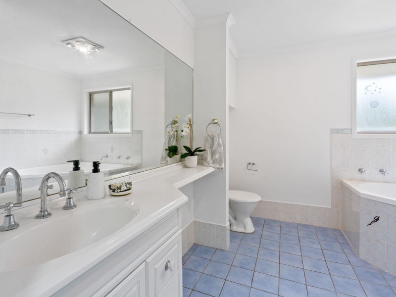 5 Saddlers Way, Wyee Point NSW 2259