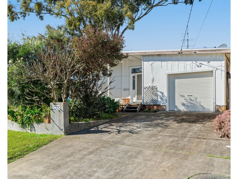 69 Campbell Pde, Mannering Park NSW 2259