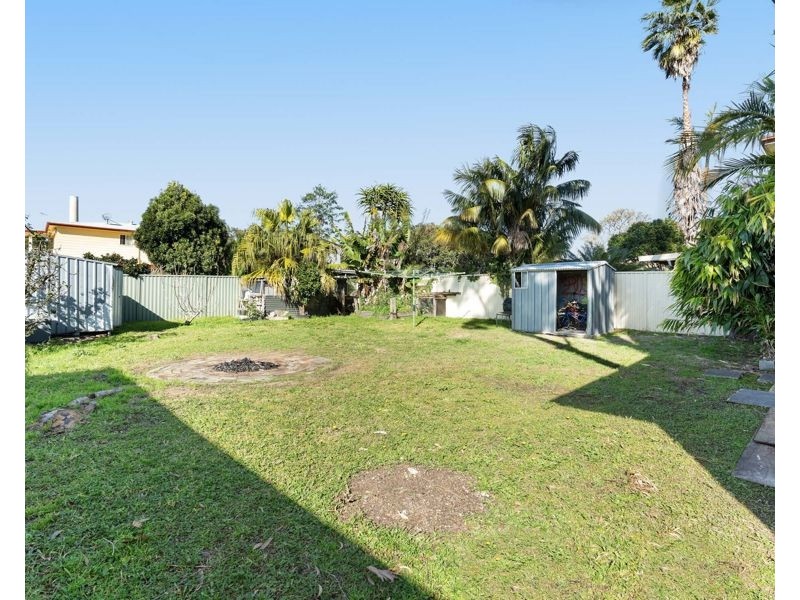 69 Campbell Pde, Mannering Park NSW 2259